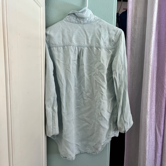 Light wash denim button up - Picture 2 of 4